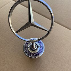 Mercedes Sign