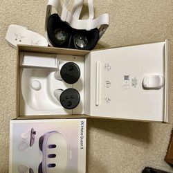 Immaculate Condition - White Virtual Reality Headset 128gb 