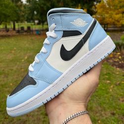 Jordan 1 Mid Ice Blue