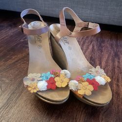 Brown/ Tan Wedges With Multicolor Flowers