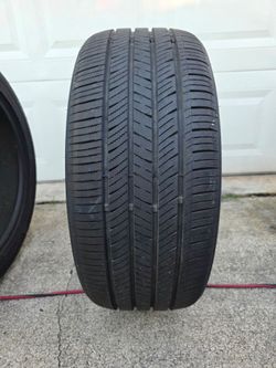 Like New 235/40ZR19 Arisun Aggressor ZS03 tire