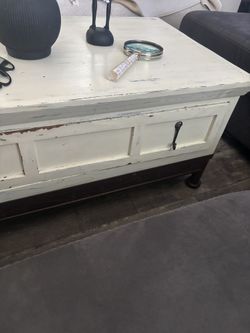 Whitewood shabby chic nice coffee table with the drawer to put things in it and the bottom is like a rustic color very nice. I just don’t have room fo