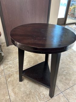 Round wood table