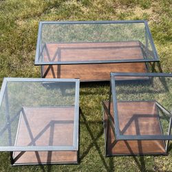 Coffee table with end tables 