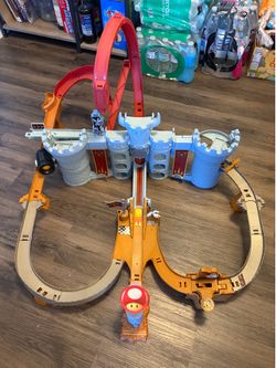 Mariokart bowser’s castle hot wheels track