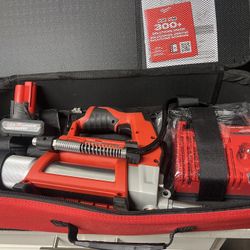 Milwaukee M12 Grease Gun W/ High Output XC5.0 & Charger 
