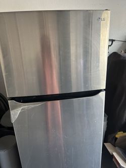 Lg Fridge Less Then 1 Year Old 