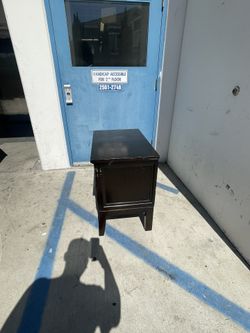 2 Nightstands