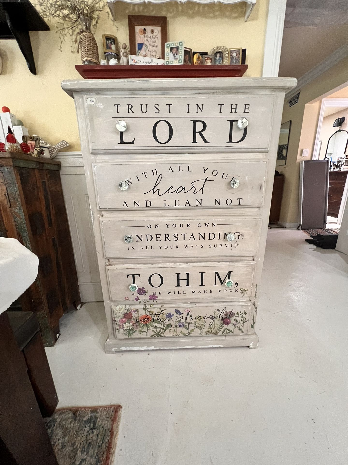Antique Shabby Chic 5 drawer dresser for Sale