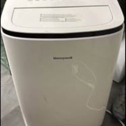Honeywell - 550 Sq. Ft. 12,000 BTU Portable Air Conditioner