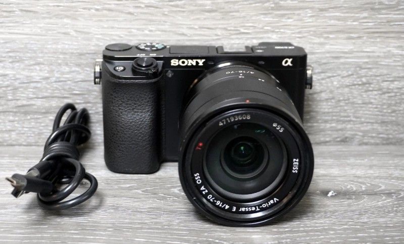 Sony A6100 24.2MP Mirrorless Camera Zeiss Vario-Tessar E 16-70mm ZA OSS T* Lens