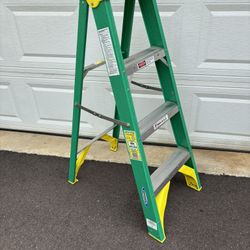 Fiberglass Step Ladder, Werner Electro-Master 4’ #5904, duty rating type II, 225# load capacity, 8’ reach height, non-slip treads, extra bracing, exce