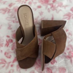 6.5 SCHUTZ BROWN HEELS