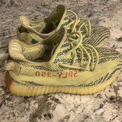 adidas Yeezy Boost 350 V2  Size 8 Comes With Box 