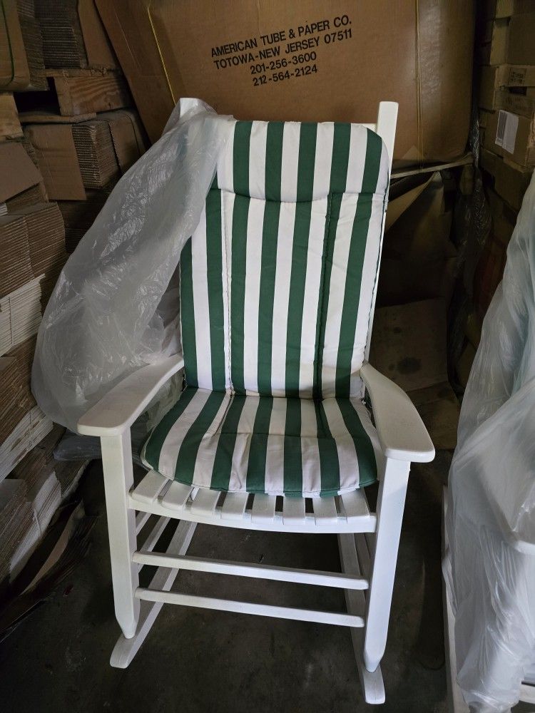 2 Rocking Chairs