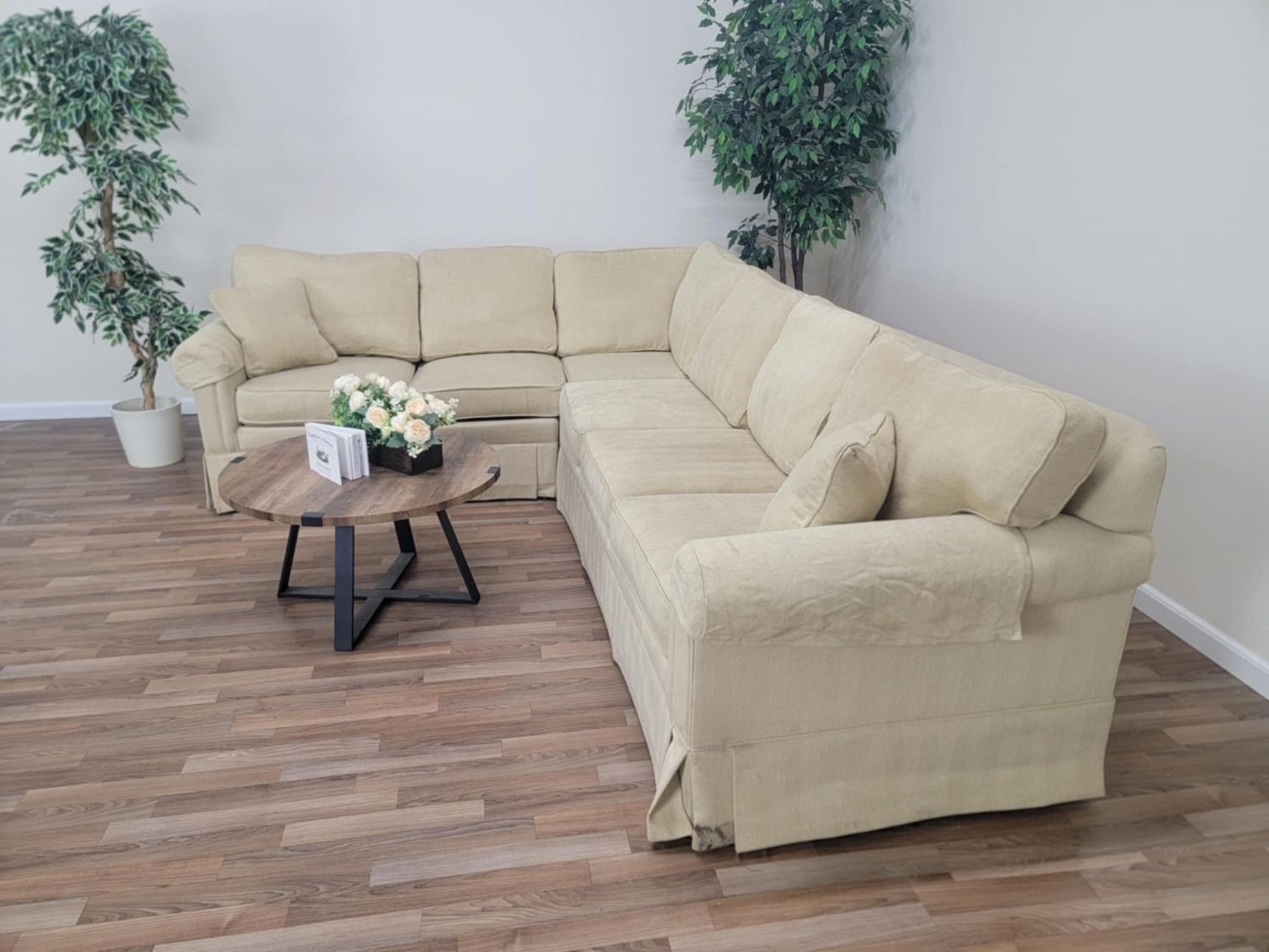 DELIVERY AVAILABLE Ethan Allen Sectional Couch