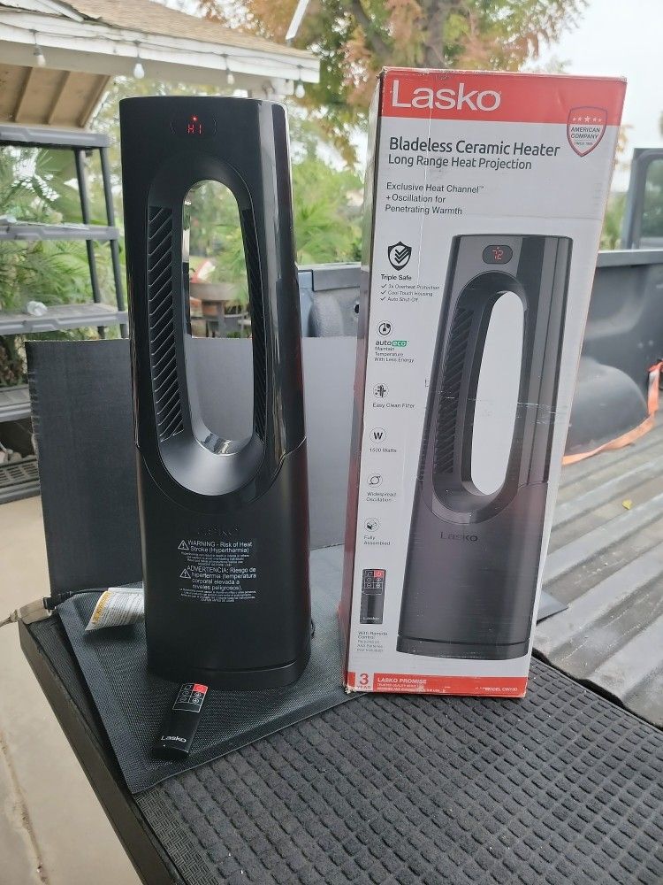 LASKO 1500W https://offerup.com/redirect/?o=MjguSU4= BLACK ELECTRIC OSCILLATING TOWER CERAMIC SPACE HEATER WITH REMOTE CONTROL AND DIGITAL DISPLAY 