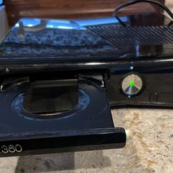 XBOX 360 - 4 Controllers - 14 Games - No HDMI