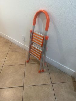 Elegant 2 step ladder made of quality aluminum