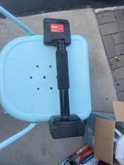 Carpet knee kicker