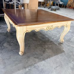 Perfect size Wooden coffee table living room, furniture approx 15” tall 30” x 30” Wood square top Used. Few very minor scuffs  PICK UP IN DEER PARK 77