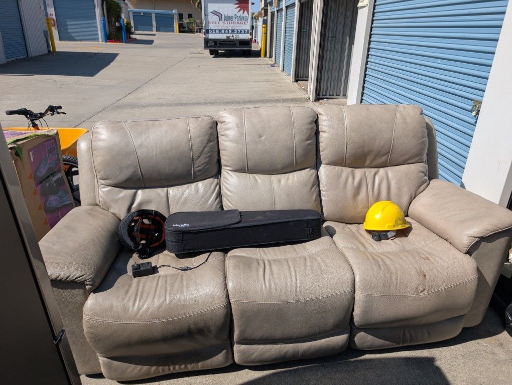 Electric Reclining 3-Seat Sofa – Clean & Comfortable!