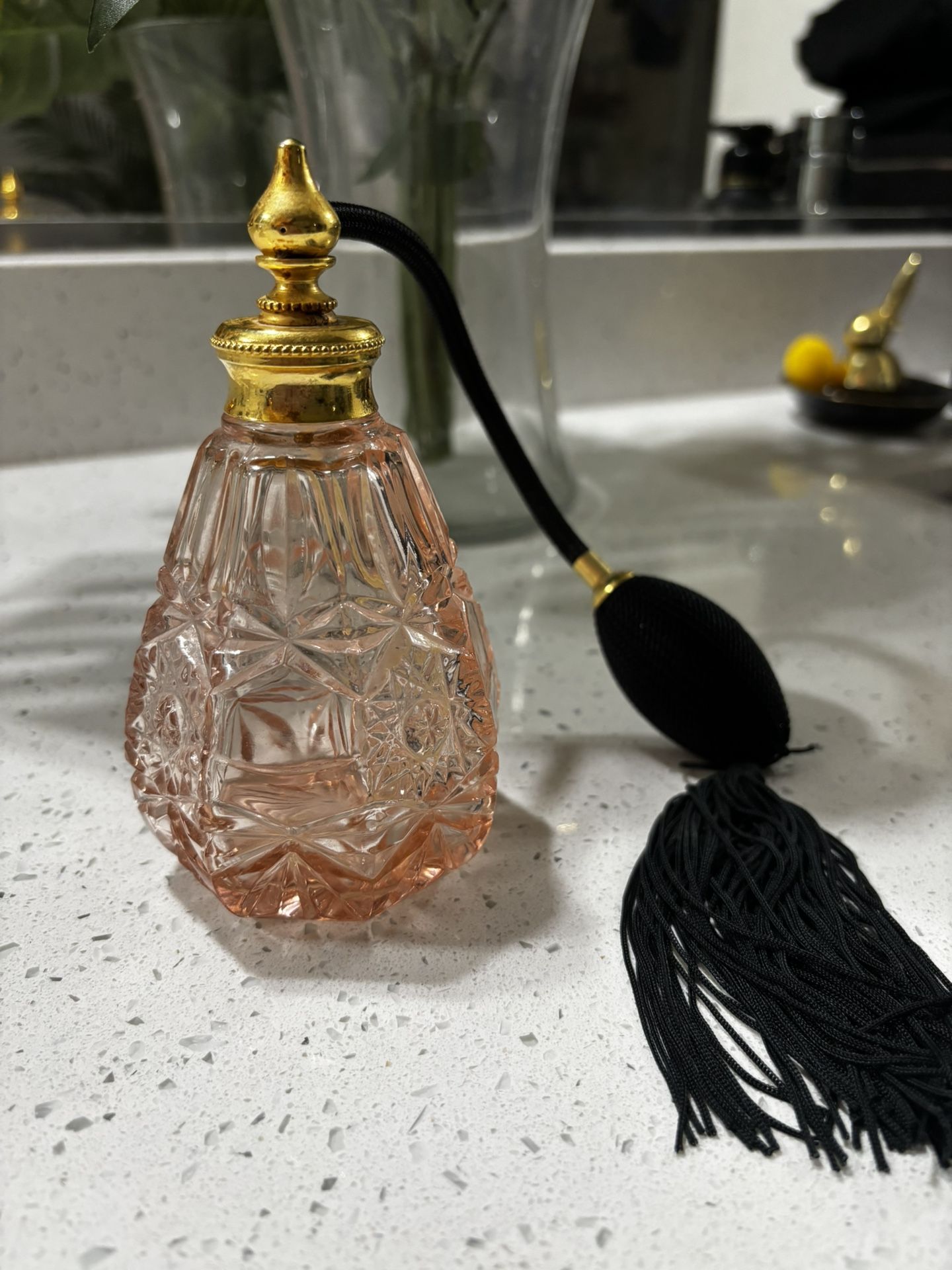 Vintage rose glass perfume diffuser with pump