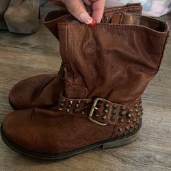 Sequenced Boots
