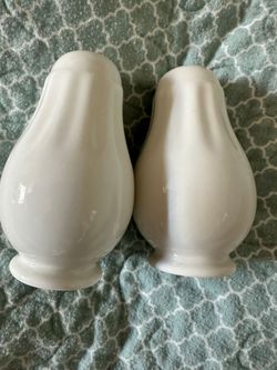 Mikasa Elegant Country Classic Salt and Pepper Shakers Unused ~4" high