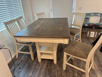 Kitchen table + 6 chairs