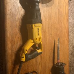 DewaltDWE305 Reciprocating saw