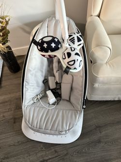 4Moms Mamaroo Multi-Motion Baby Swing, Bluetooth Enabled With 5 Unique Motions, Grey