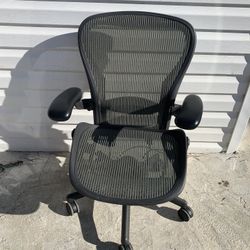 Aeron Size B 