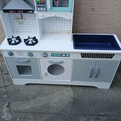 Play  Kitchen 