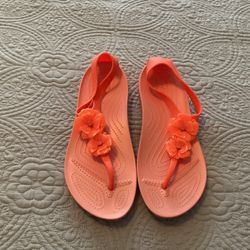 Womens retired Style Crocs Serena Sexi Flip Size 11 Coral Colored