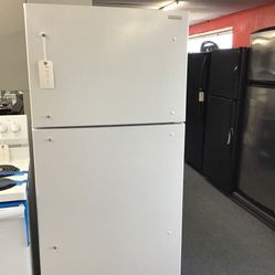 New Insignia 18 Cu Ft Top And Bottom Fridge . 1 year Warranty 