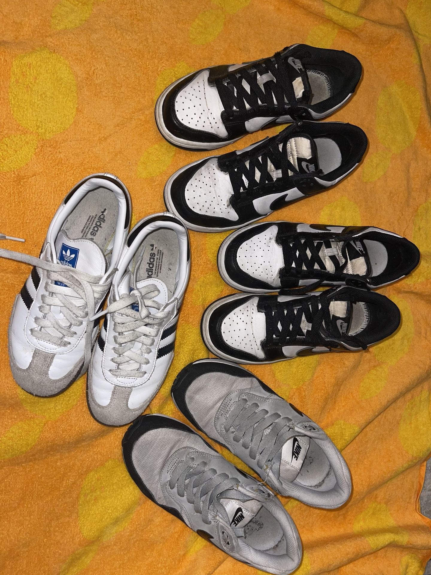 4 pairs of shoes size 6Y in excellent condition 1 pair adidas Samba, 2 pairs Nike Dunk Low Retro 1 pair Nike Air Max 1 Ess M, price in store for 4 pai