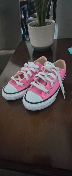 Little girls converse