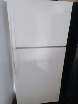 White Top Freezer Refrigerator Energy Efficient