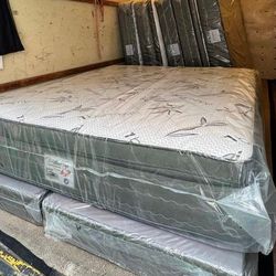 MATTRESS NEW QUEEN SIZE PILLOW-TOP AND BOX SPRING-2PCS-OFFER DELIVERY 