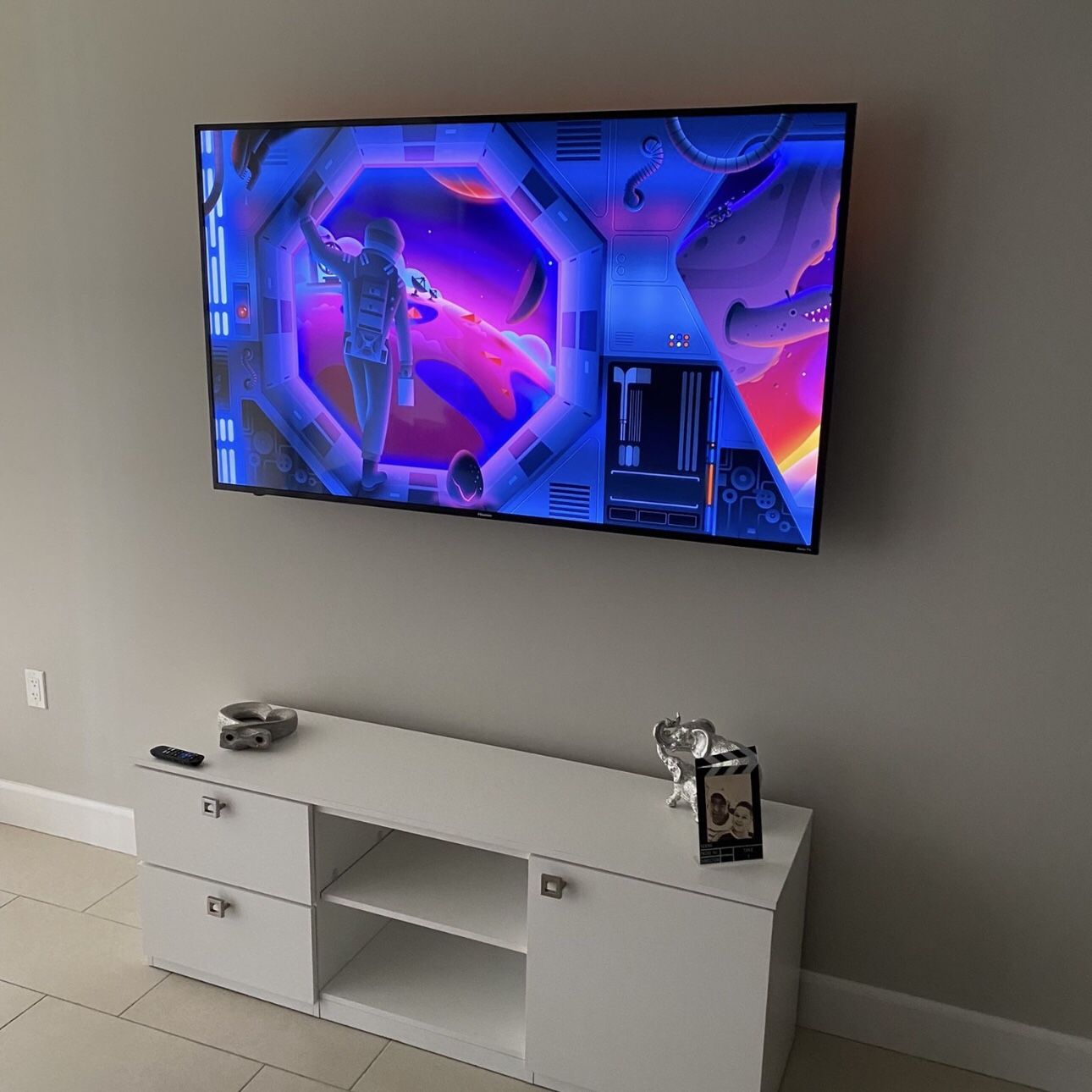 TV MOUNT