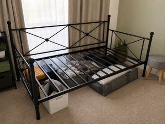 Black Metal Daybed Frame