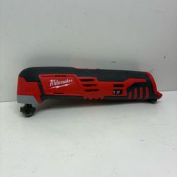 Milwaukee M12 Multi Tool 21980695