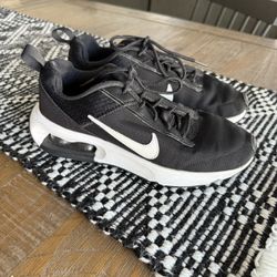 Black Womens Nike shoes