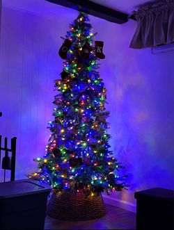 Tyler Pine 7.5’ Christmas Tree - Lightly Flocked & Pre-Lit
