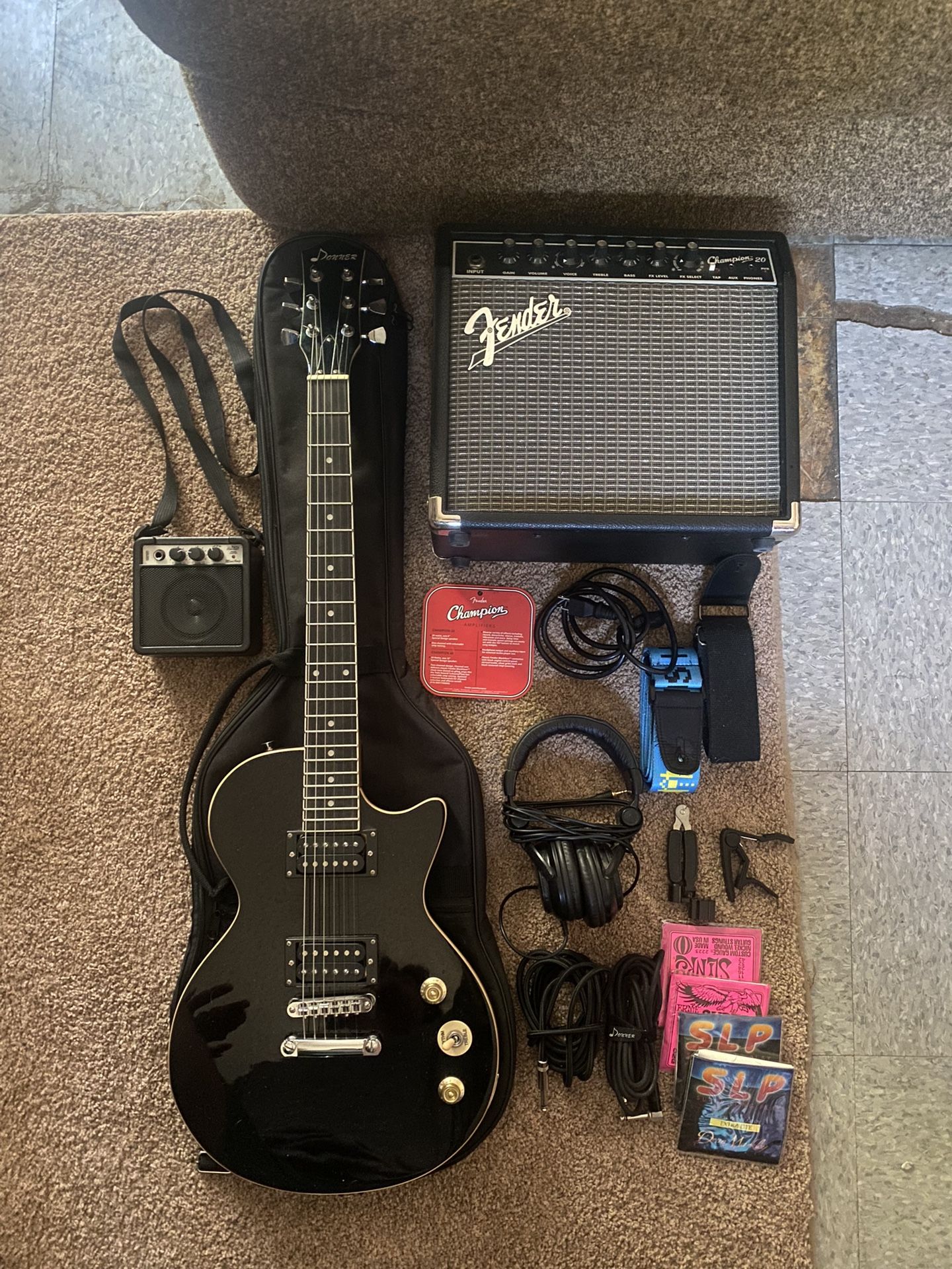 Les Paul Guitar With Amp & Accessories 