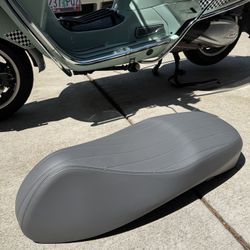 Vespa Saddle