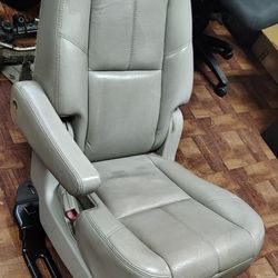 07-14 GMC YUKON 2ND ROW CAPTAIN SEAT