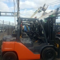 FORKLIFT TOYOTA 2018 PNEUMATIC 