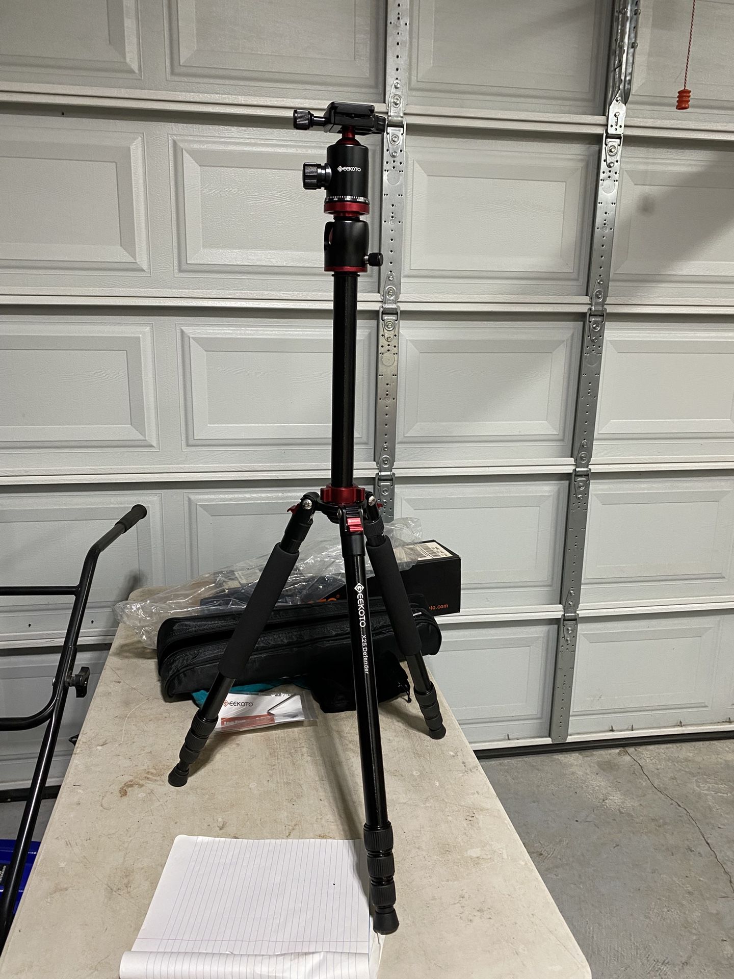 Pro Grade Tripod Geekoto